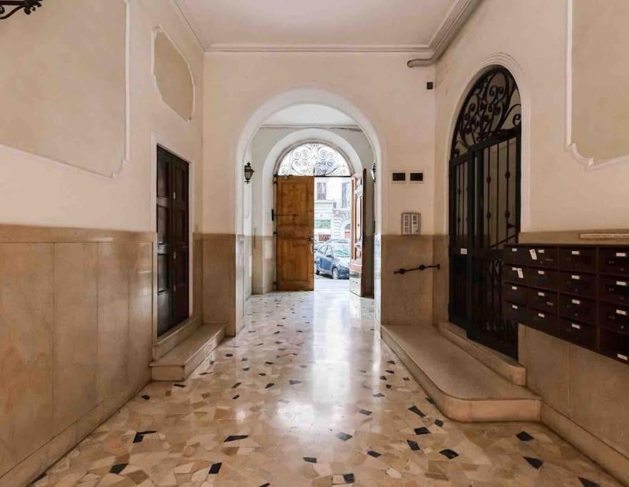 Lussuoso Appartamento Accanto Al Colosseo Ρώμη Εξωτερικό φωτογραφία
